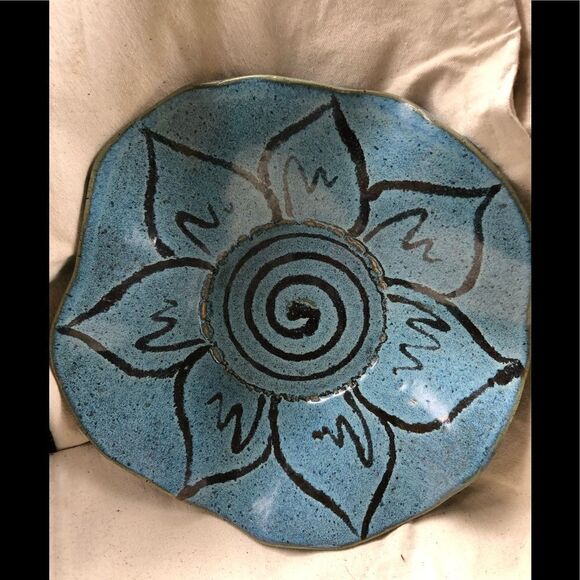 Sarah McCullough Pottery Turquoise flower bowl - Picture 2 of 16